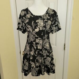 🚫*SOLD*Sami & Jo Petite Black Beige Paisley Floral Print Tunic Flared T-shirt